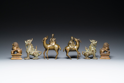 Une paire de br&ucirc;le-parfums en bronze incrust&eacute; d'argent et de cuivre, une paire de lions bouddhistes et une paire de qilins en bronze, Chine, 19/20&egrave;me