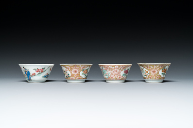 Een Chinese famille rose theepot, vier koppen en drie schotels, Yongzheng