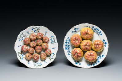 Twee trompe-l'oeil borden met appels in polychroom Frans aardewerk, 19e eeuw
