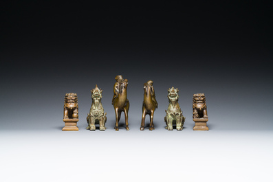 Une paire de br&ucirc;le-parfums en bronze incrust&eacute; d'argent et de cuivre, une paire de lions bouddhistes et une paire de qilins en bronze, Chine, 19/20&egrave;me