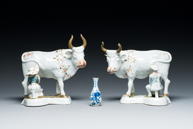 Een diverse collectie blauw-wit en wit Delfts aardewerk, 18e eeuw