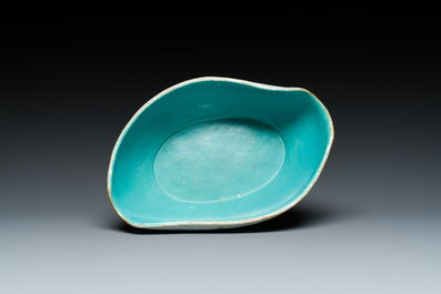 A Chinese famille verte 'waves' bowl, Daoguang seal mark, 19th C.