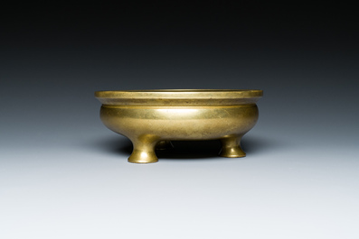 Br&ucirc;le-parfum tripode en bronze dor&eacute;, Chine, marque de Xuande, 19&egrave;me