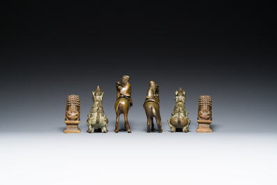 Une paire de br&ucirc;le-parfums en bronze incrust&eacute; d'argent et de cuivre, une paire de lions bouddhistes et une paire de qilins en bronze, Chine, 19/20&egrave;me