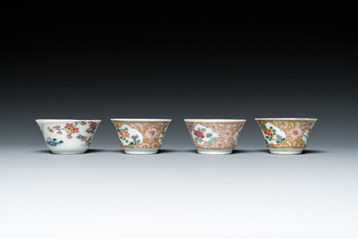 Een Chinese famille rose theepot, vier koppen en drie schotels, Yongzheng