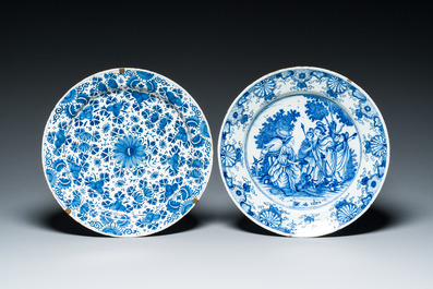 Een diverse collectie blauw-wit en wit Delfts aardewerk, 18e eeuw