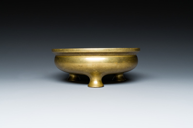 Br&ucirc;le-parfum tripode en bronze dor&eacute;, Chine, marque de Xuande, 19&egrave;me