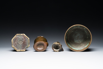 Trois sculptures de Bouddha et de Kannon et un br&ucirc;le-parfum en bronze, Japon, Edo/Meiji, 18/19&egrave;me
