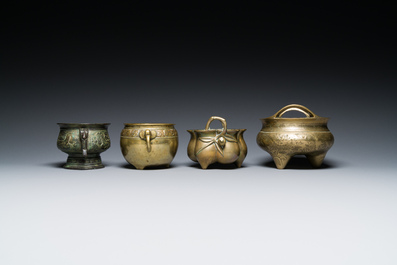 Six br&ucirc;le-parfums en bronze, Chine, 19/20&egrave;me