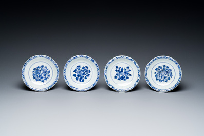 Vier Chinese famille verte koppen en schotels, Kangxi