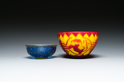 Twee Chinese kommen in Peking glas, Qianlong merken, 19/20e eeuw