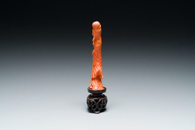 Sculpture d'une femme avec des p&ecirc;ches en corail rouge, Chine, 19/20&egrave;me