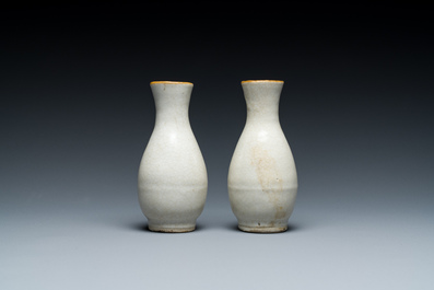 A pair of Chinese crackle-glazed bottle vases, 19th C.