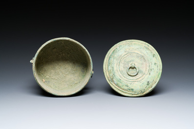 Bol &agrave; vin couvert en bronze de type 'jiuzun', Vietnam, &eacute;poque Han-Viet, 1er/3&egrave;me