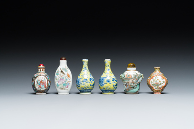 Six tabati&egrave;res en porcelaine de Chine, 19/20&egrave;me