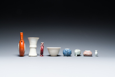 Een diverse collectie Chinees porselein, 18/20e eeuw