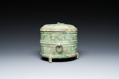 Bol &agrave; vin couvert en bronze de type 'jiuzun', Vietnam, &eacute;poque Han-Viet, 1er/3&egrave;me