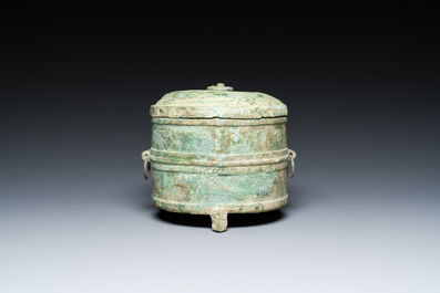 Bol &agrave; vin couvert en bronze de type 'jiuzun', Vietnam, &eacute;poque Han-Viet, 1er/3&egrave;me