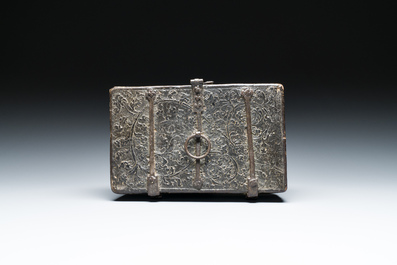 Coffret de missale ou de messager en cuir cisel&eacute; aux montures en fer forg&eacute;, France, 14/15&egrave;me