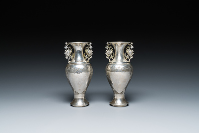 Paire de vases en argent, Chine, marques de Zeng 增 et de Zuwen 足纹, 19&egrave;me