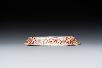 Een polychrome Delftse petit feu borstelrug met 'Elia door de raven gevoed', 18e eeuw