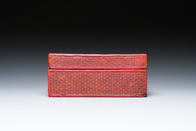 Un sceptre ruyi en buis sculpt&eacute; et une bo&icirc;te couverte en laque rouge de forme carr&eacute;e, marque de Wanli, 19/20&egrave;me