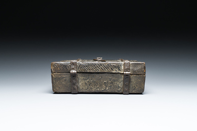Coffret de missale ou de messager en cuir cisel&eacute; aux montures en fer forg&eacute;, France, 14/15&egrave;me