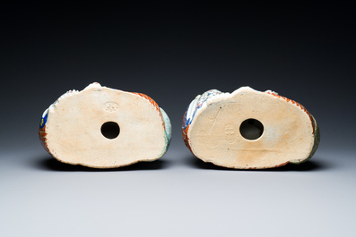 Deux Bouddhas en porcelaine de Chine famille rose, marque de Zhu Mao Ji Zao 朱茂記造, R&eacute;publique