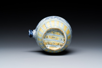 A polychrome Dutch Delft barrel-shaped flask with grapevines, 18th C.