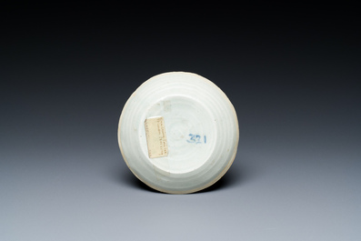 Een diverse collectie Chinees porselein en aardewerk, Song en later