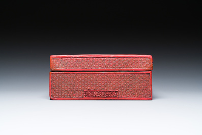 Un sceptre ruyi en buis sculpt&eacute; et une bo&icirc;te couverte en laque rouge de forme carr&eacute;e, marque de Wanli, 19/20&egrave;me