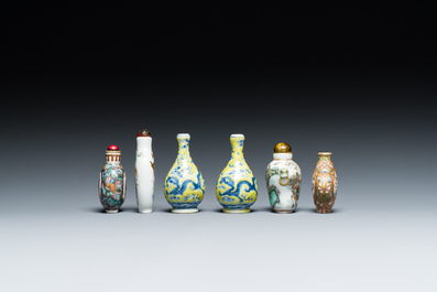 Six tabati&egrave;res en porcelaine de Chine, 19/20&egrave;me
