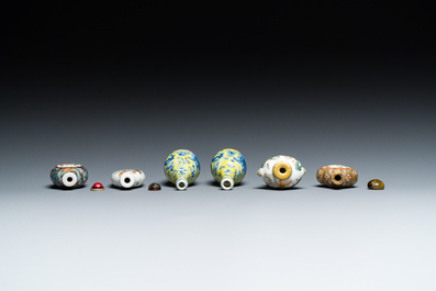 Six tabati&egrave;res en porcelaine de Chine, 19/20&egrave;me
