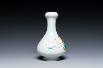 A Chinese famille verte 'suantouping' vase, Qianlong mark, Republic