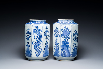 A pair of Japanese blue and white Kakiemon-style facetted jars, Arita, Edo, 17th C.