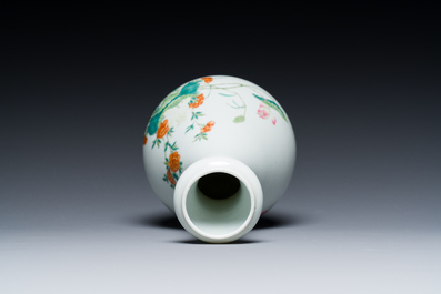 A Chinese famille verte 'suantouping' vase, Qianlong mark, Republic