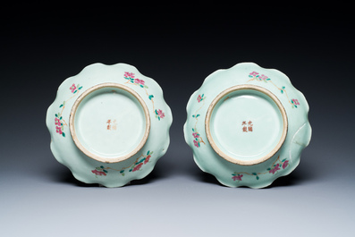 Une paire de coupes en porcelaine de Chine famille rose et un pot couvert pour le march&eacute; Straits ou Peranakan, 19&egrave;me