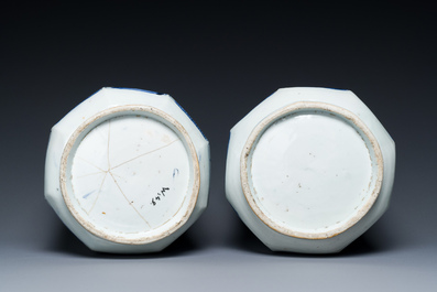 A pair of Japanese blue and white Kakiemon-style facetted jars, Arita, Edo, 17th C.