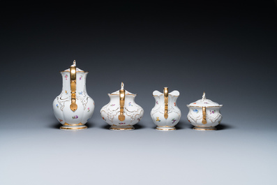 Service &agrave; 43 pi&egrave;ces en porcelaine polychrome de Meissen, Allemagne, 19/20&egrave;me