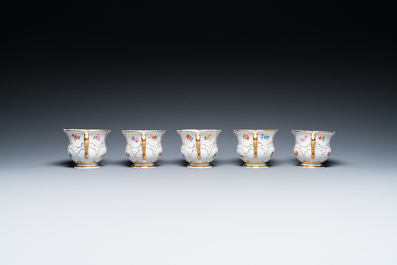 Service &agrave; 43 pi&egrave;ces en porcelaine polychrome de Meissen, Allemagne, 19/20&egrave;me