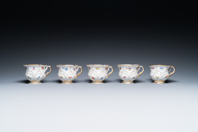 Service &agrave; 43 pi&egrave;ces en porcelaine polychrome de Meissen, Allemagne, 19/20&egrave;me