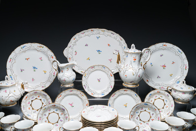 Service &agrave; 43 pi&egrave;ces en porcelaine polychrome de Meissen, Allemagne, 19/20&egrave;me
