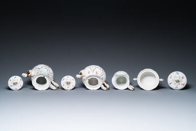 Service &agrave; 43 pi&egrave;ces en porcelaine polychrome de Meissen, Allemagne, 19/20&egrave;me