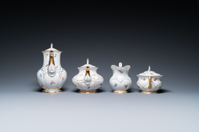 Service &agrave; 43 pi&egrave;ces en porcelaine polychrome de Meissen, Allemagne, 19/20&egrave;me