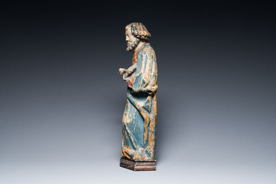 Een Vlaamse gepolychromeerde eikenhouten sculptuur van Sint-Paulus, 1e helft 16e eeuw