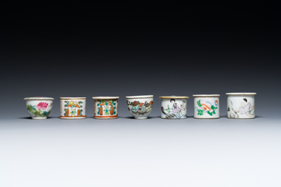 35 Chinese famille rose, verte, monochrome and qianjiang cai boxes and covers, 19/20th C.