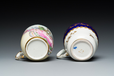 Deux tasses et une soucoupe en porcelaine de Tournai, 18&egrave;me