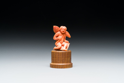 Sculpture d'un ch&eacute;rubin en corail rouge, Trapani, Italie, 19&egrave;me