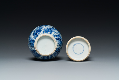 Twee Chinese blauw-witte vaasjes, Kangxi