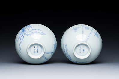 Paire de bols en porcelaine de Chine en bleu et blanc &agrave; d&eacute;cor de ph&eacute;nix, marque et &eacute;poque de Yongzheng